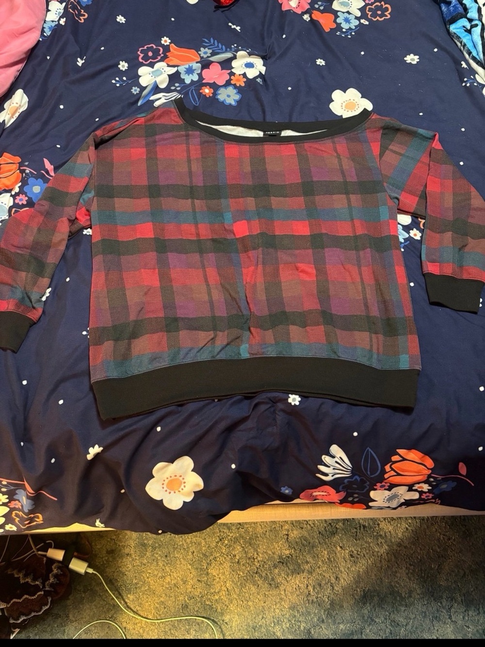 NWOT off the shoulder torrid Red Plaid Scoop Neck Sweatshirt with Black Trim